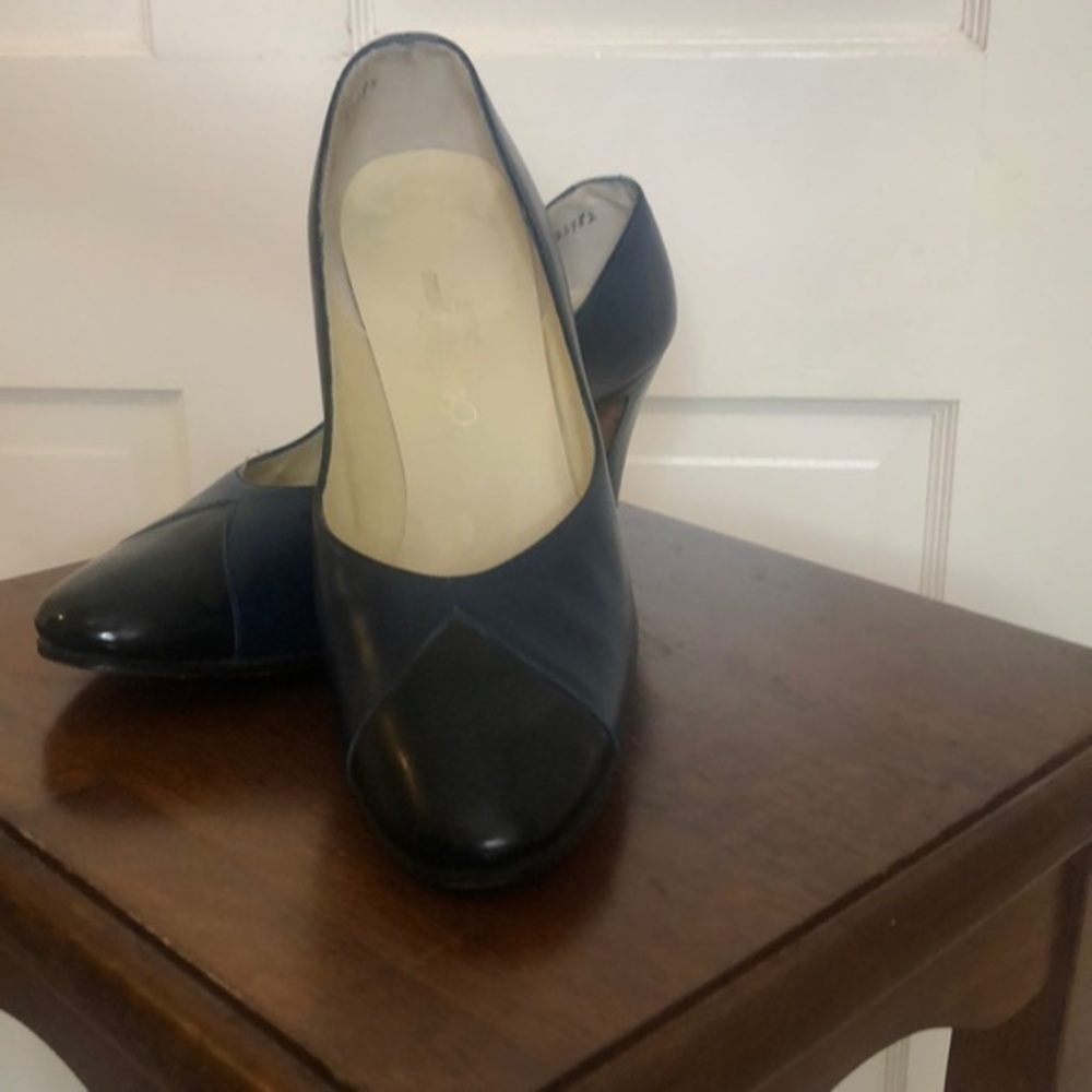 Saks Fifth Avenue shoes size 7.5 black/blue pumps - Picture 2 of 6